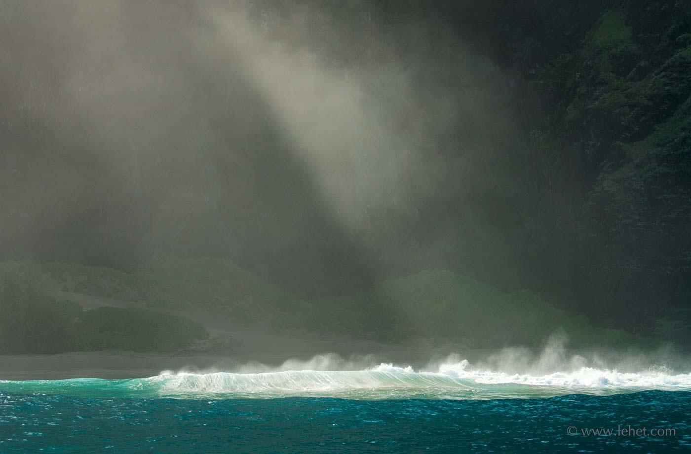 Hawaii Wave and Mist
