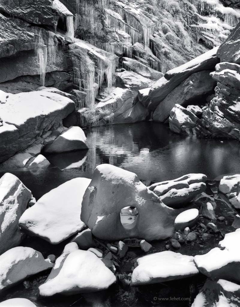 Cavendish Gorge,Rock with Hole,Icicles